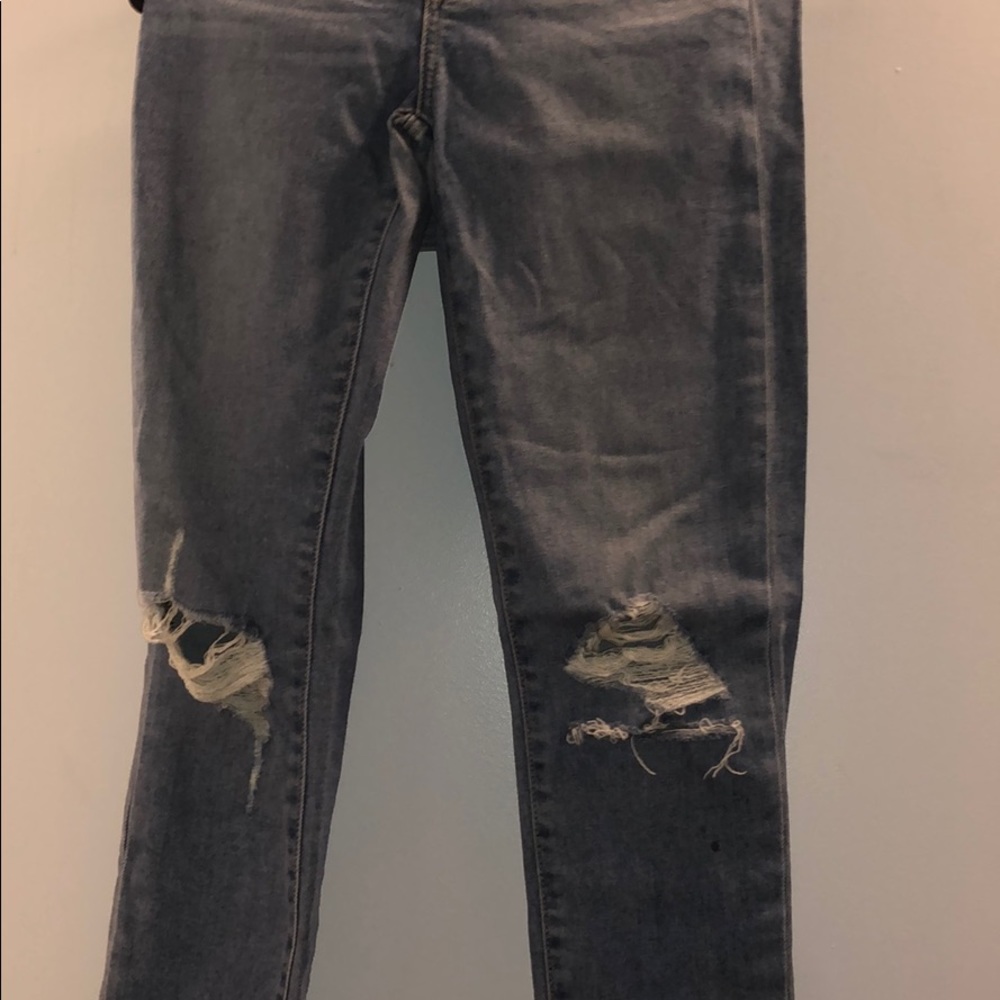 Low waisted light ripped denim